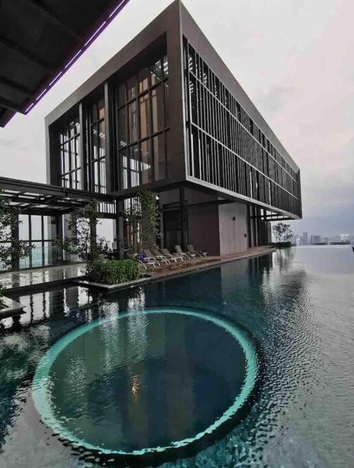 Infinity Pool/ Lucentia Bbcc, Near Lalaport, Pnb118, Klcc Apartment กัวลาลัมเปอร์ ภายนอก รูปภาพ
